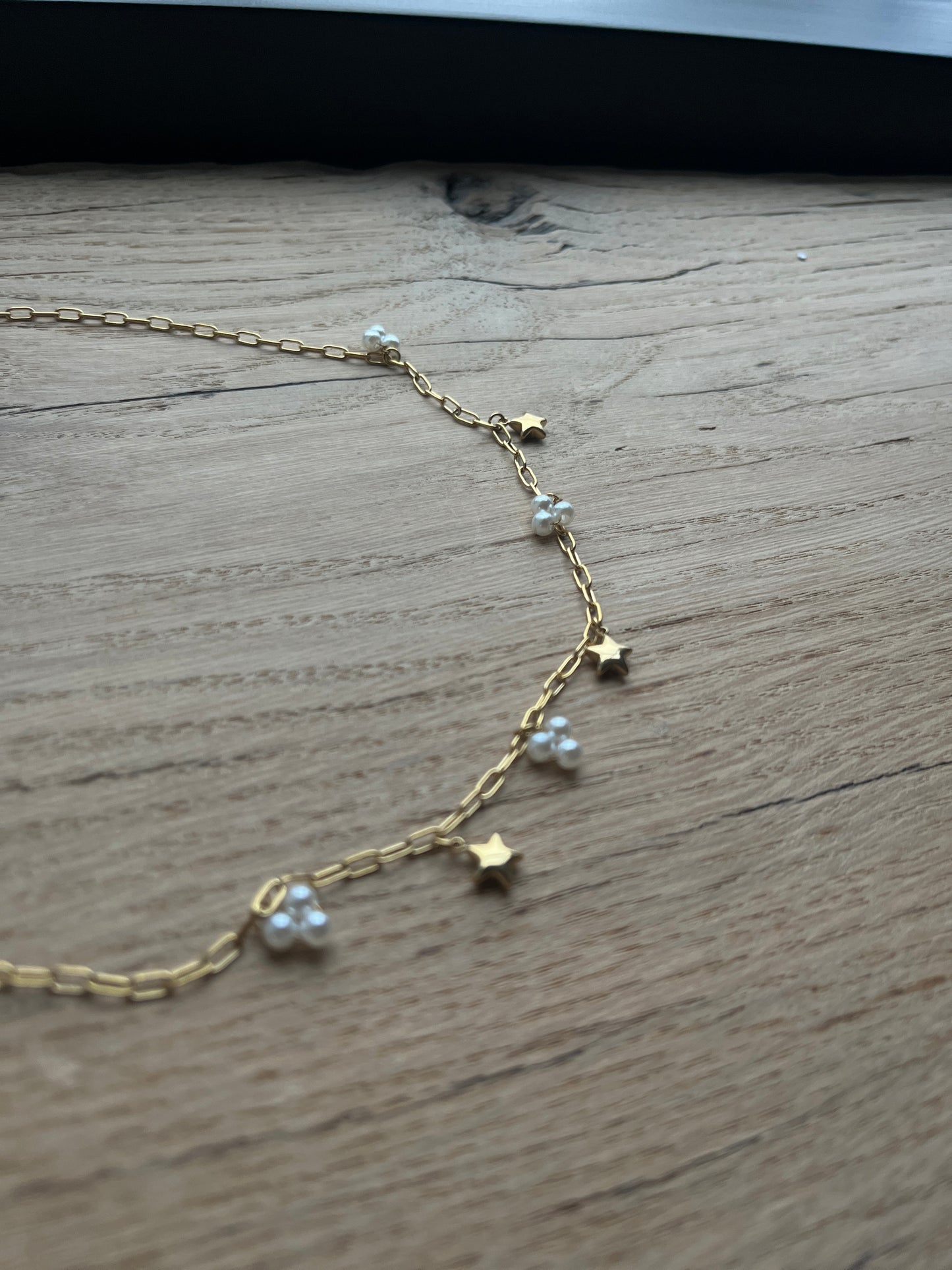 SCHAKELKETTING MET BEDELS GOUD