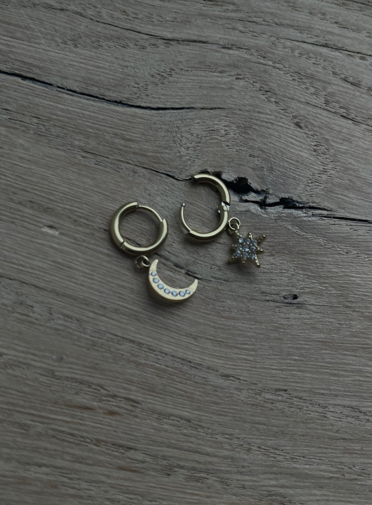 STER,MAAN OORBELLEN GOUD