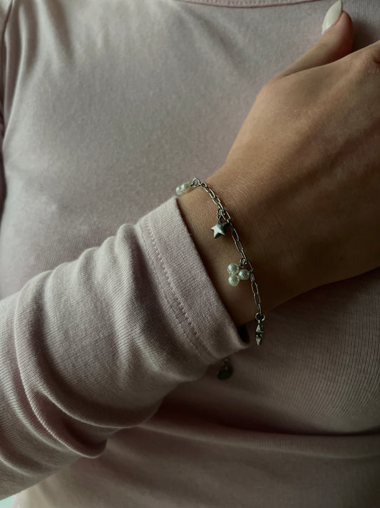 SCHAKELARMBAND MET BEDELS ZILVER