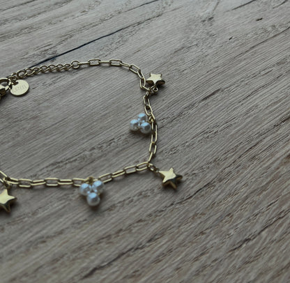 SCHAKELARMBAND MET BEDELS GOUD