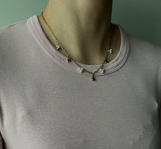 SCHAKELKETTING MET BEDELS GOUD